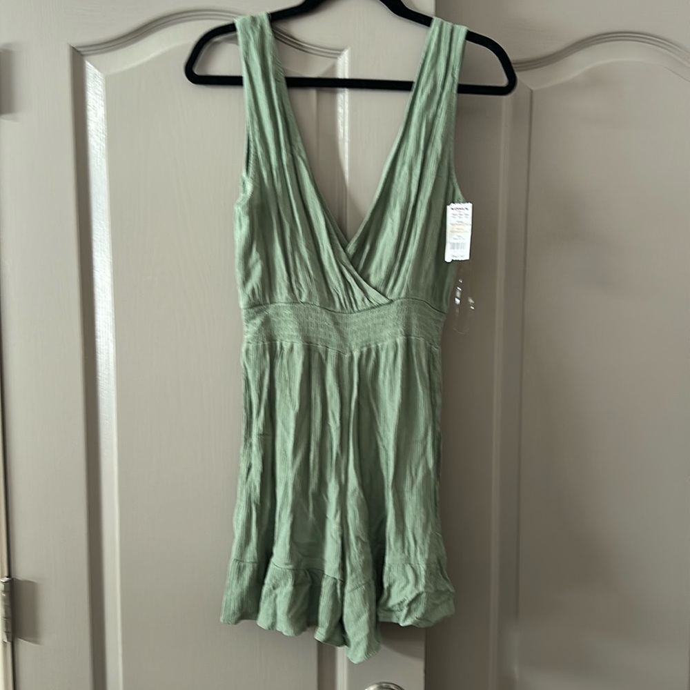 Women’s green shorts Jumper / Romper 
Size M 
Green new w/ tags 
100%
 rayon